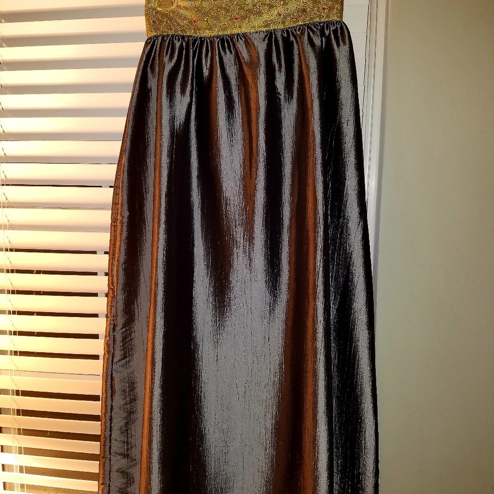 Formal dress - Picture 4 of 5